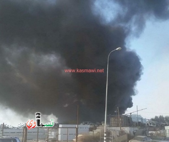 قلنسوة: إندلاع حريق كبير في محل لقطع السيارات قرب الشارع الرئيسي